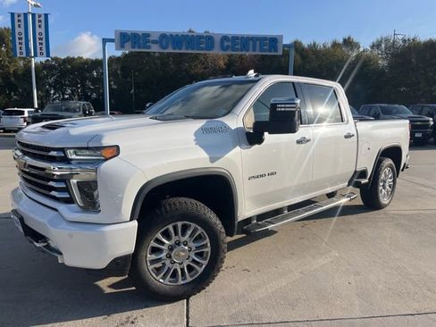 Used 2021 Chevrolet Silverado 2500 High Country w/ Technology Package image 2