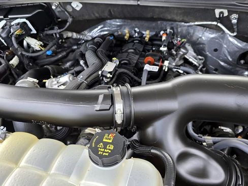 Used 2023 Ford Expedition Limited image 12