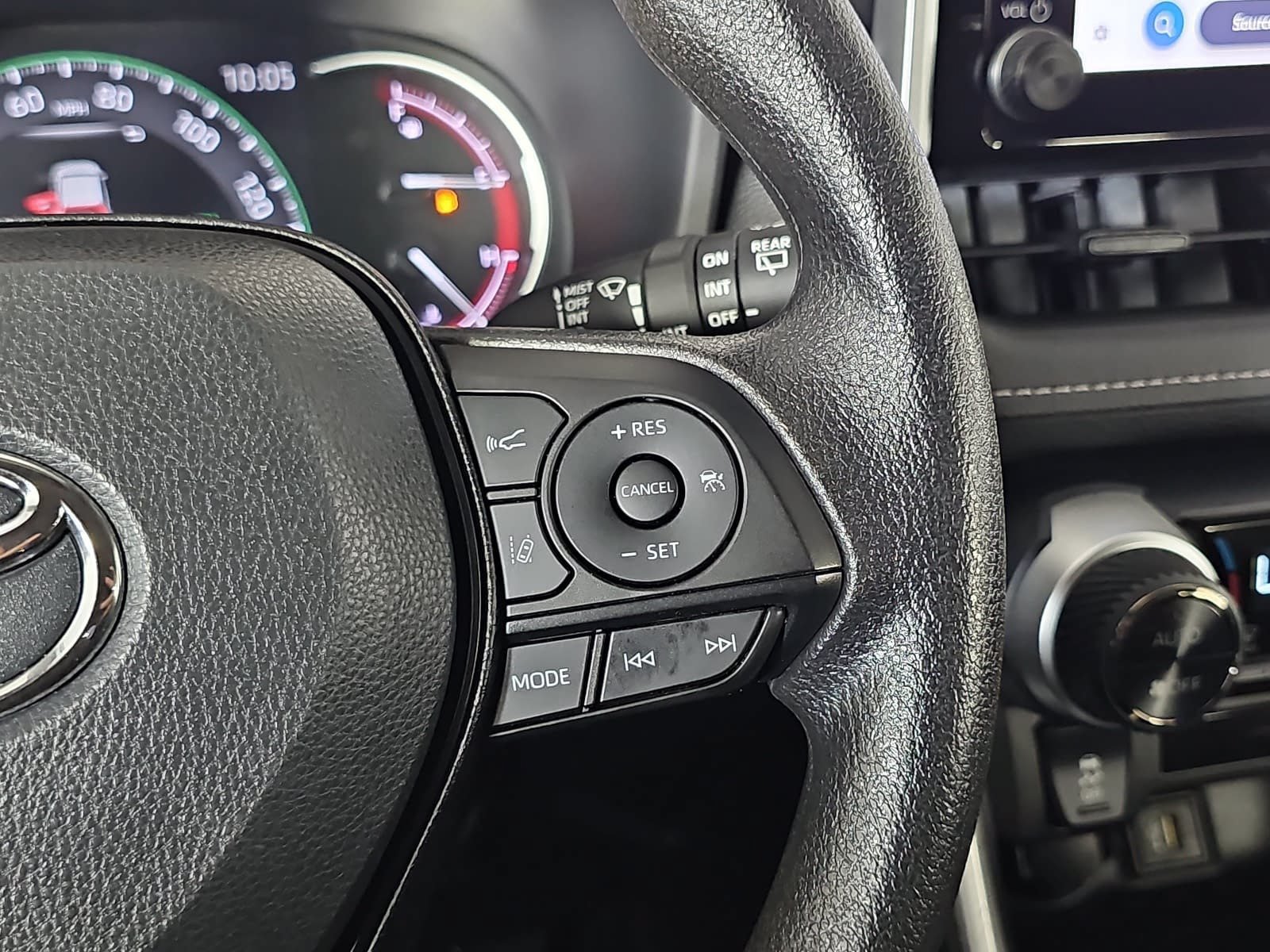 Used 2025 Toyota RAV4 XLE AWD/4WD image 16