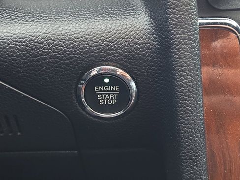 Used 2016 Lincoln Navigator L Select image 32