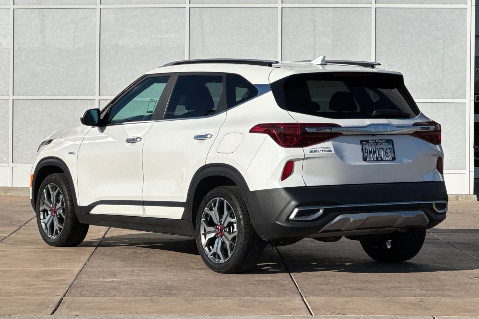 Used 2023 Kia Seltos SX w/ SX Sunroof Package AWD/4WD image 6