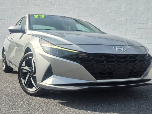 Used 2023 Hyundai Elantra SEL w/ Convenience Package FWD image 2