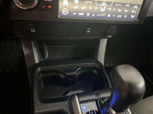 Used 2017 Toyota Tacoma SR5 w/ Tow Package AWD/4WD image 72