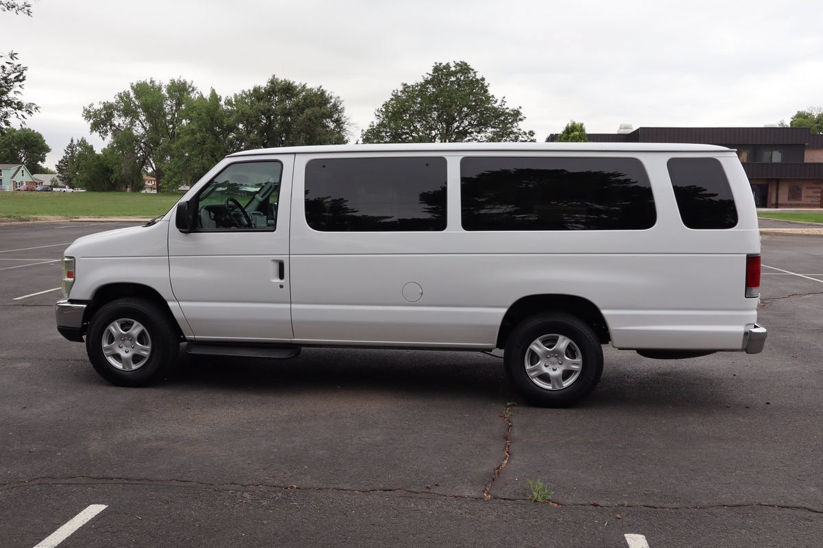 Used 2010 Ford E-350 and Econoline 350 XLT RWD image 9