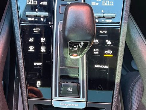 Used 2021 Porsche Cayenne Base image 23