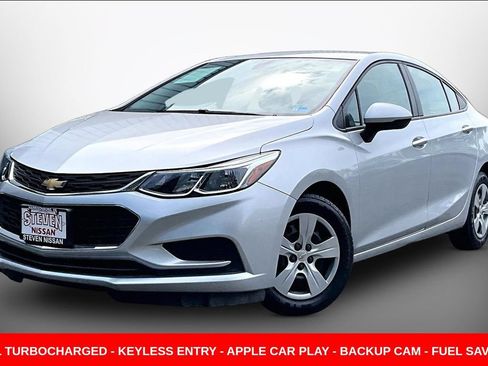 Used 2018 Chevrolet Cruze LS FWD image 3