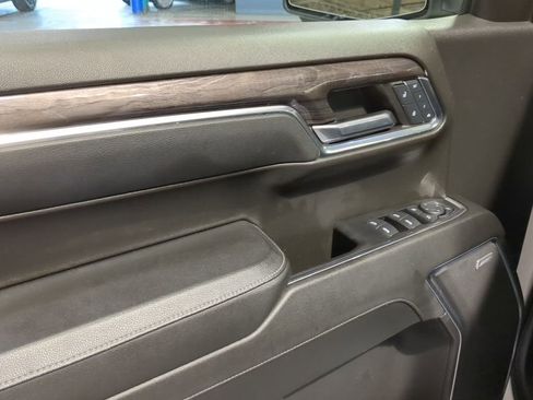 Used 2024 Chevrolet Silverado 1500 LTZ w/ LTZ Convenience Package II AWD/4WD image 15