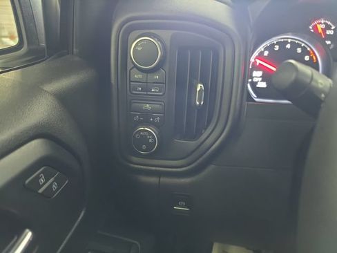 Used 2020 Chevrolet Silverado 1500 Custom w/ Custom Value Package AWD/4WD image 18