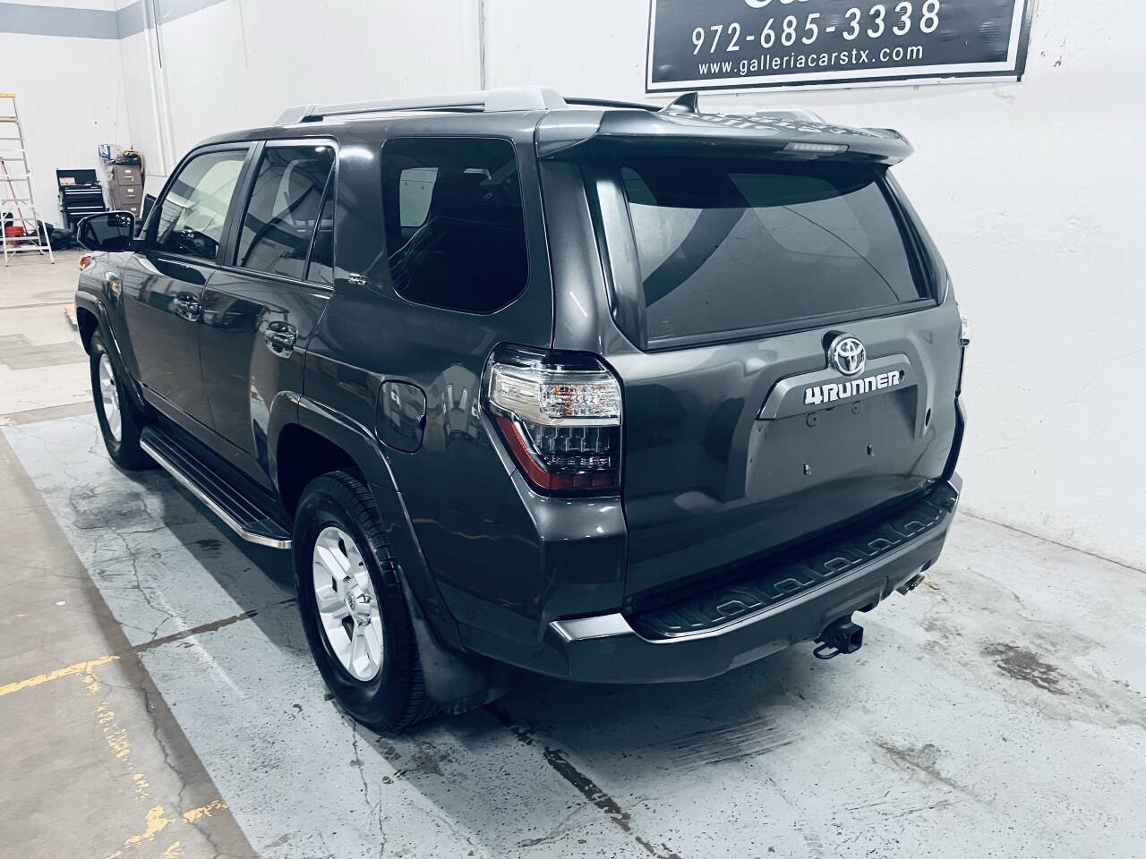 Used 2016 Toyota 4Runner SR5 RWD image 3