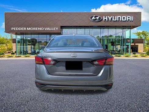 Used 2025 Nissan Altima 2.5 SV FWD image 4