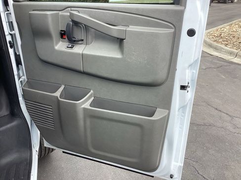 Used 2023 Chevrolet Express 3500 LS RWD image 22