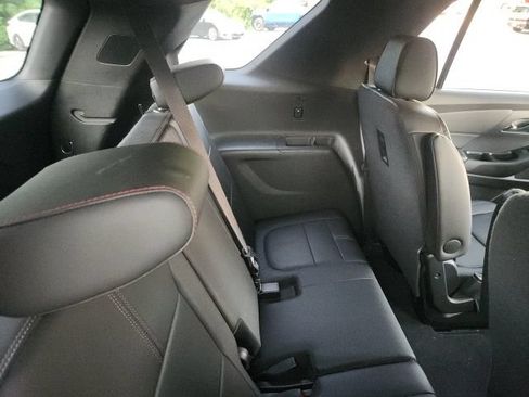 Used 2023 Chevrolet Traverse RS FWD image 7