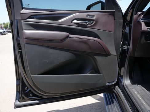 Certified 2022 Cadillac Escalade Sport Platinum w/ Heavy-Duty Trailer Package AWD/4WD image 16