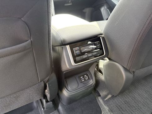Used 2023 Subaru Ascent Premium w/ Convenience Package AWD/4WD image 30