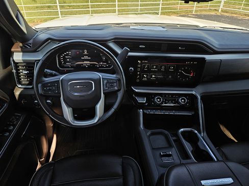 Used 2024 GMC Sierra 3500 Denali w/ Denali Reserve Package image 32