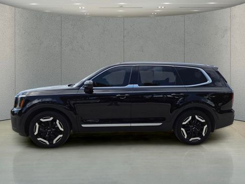 Used 2024 Kia Telluride EX w/ EX Captain's Chair Package image 6