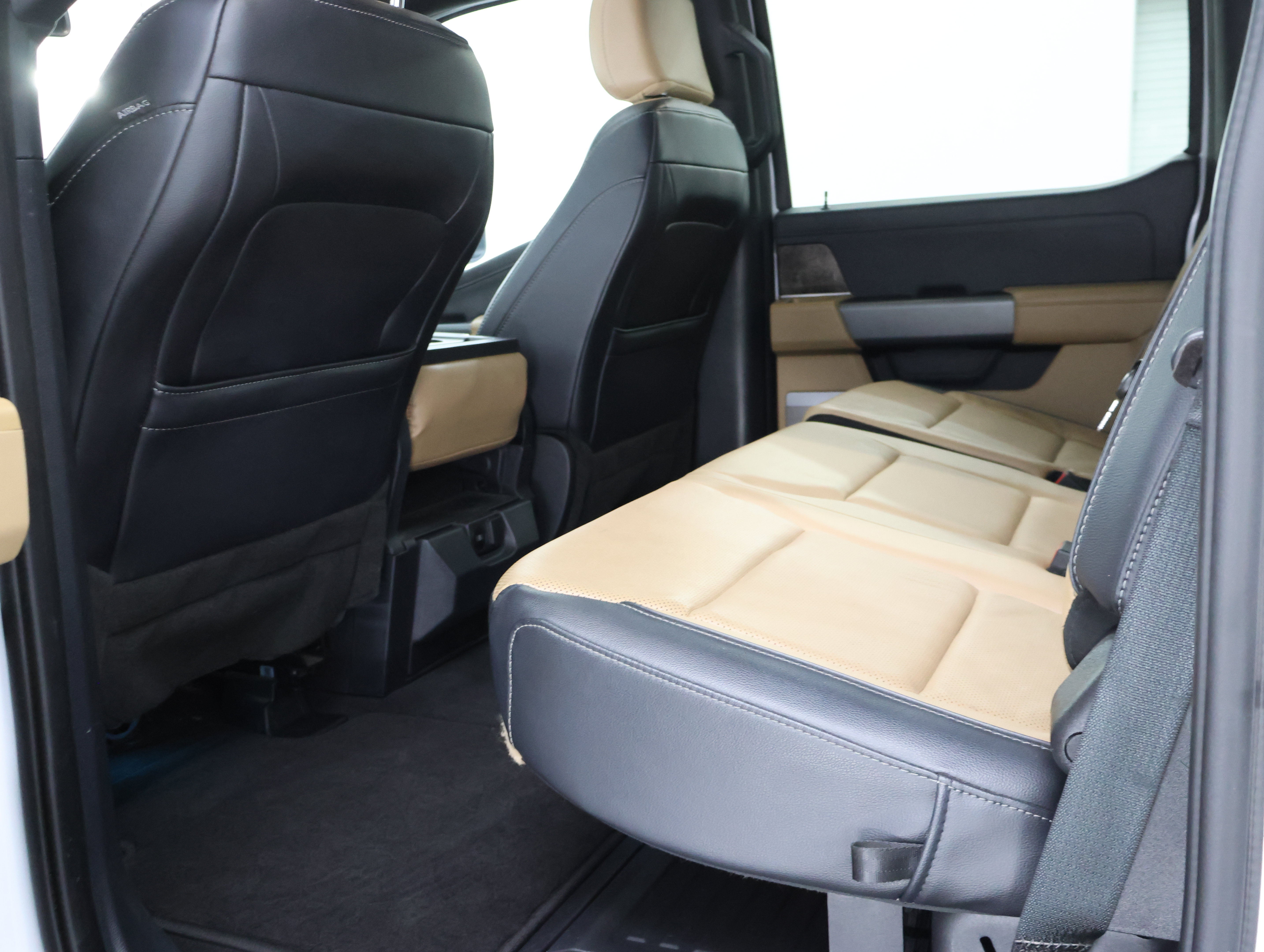 Used 2024 Ford F350 Lariat w/ Sport Appearance Package AWD/4WD image 9