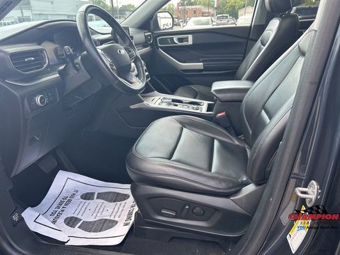 Used 2022 Ford Explorer XLT w/ Equipment Group 202A image 14