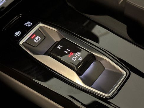 New 2025 Audi Q6 e-tron Premium Plus image 20