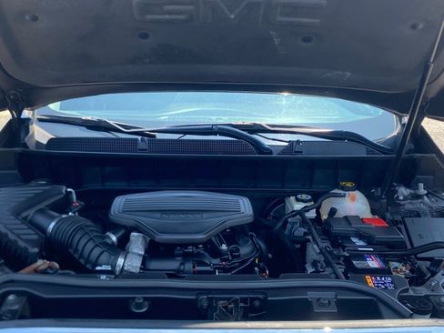 Used 2017 GMC Acadia SLE w/ Driver Alert Package I AWD/4WD image 2