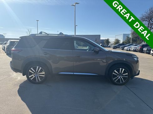 Used 2023 Nissan Pathfinder Platinum image 4