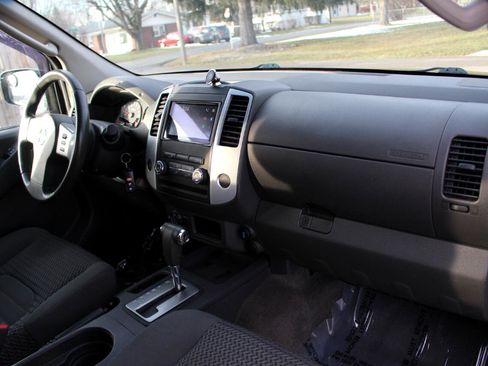 Used 2009 Nissan Frontier SE w/ SE Value Truck Pkg image 32