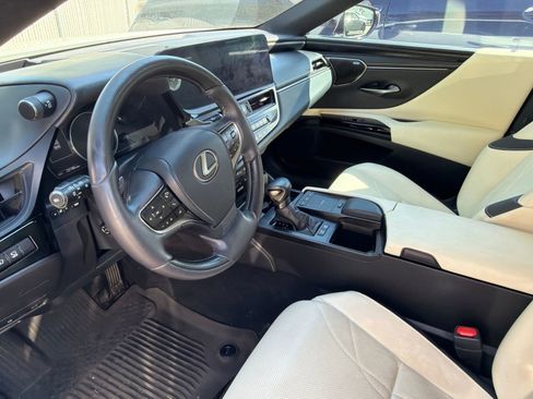 Certified 2022 Lexus ES 300h w/ Accessory Package 2 FWD image 5