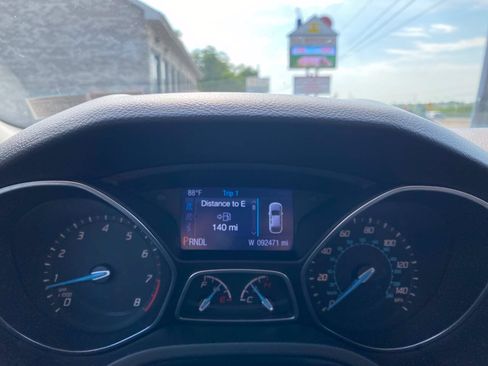 Used 2014 Ford Focus SE FWD image 23