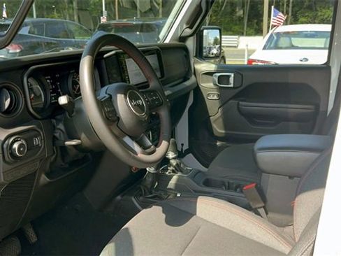 Certified 2024 Jeep Wrangler Unlimited Rubicon image 29