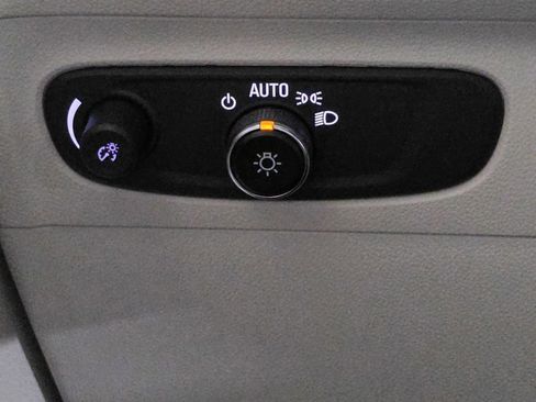 Used 2023 Buick Envision Preferred image 32