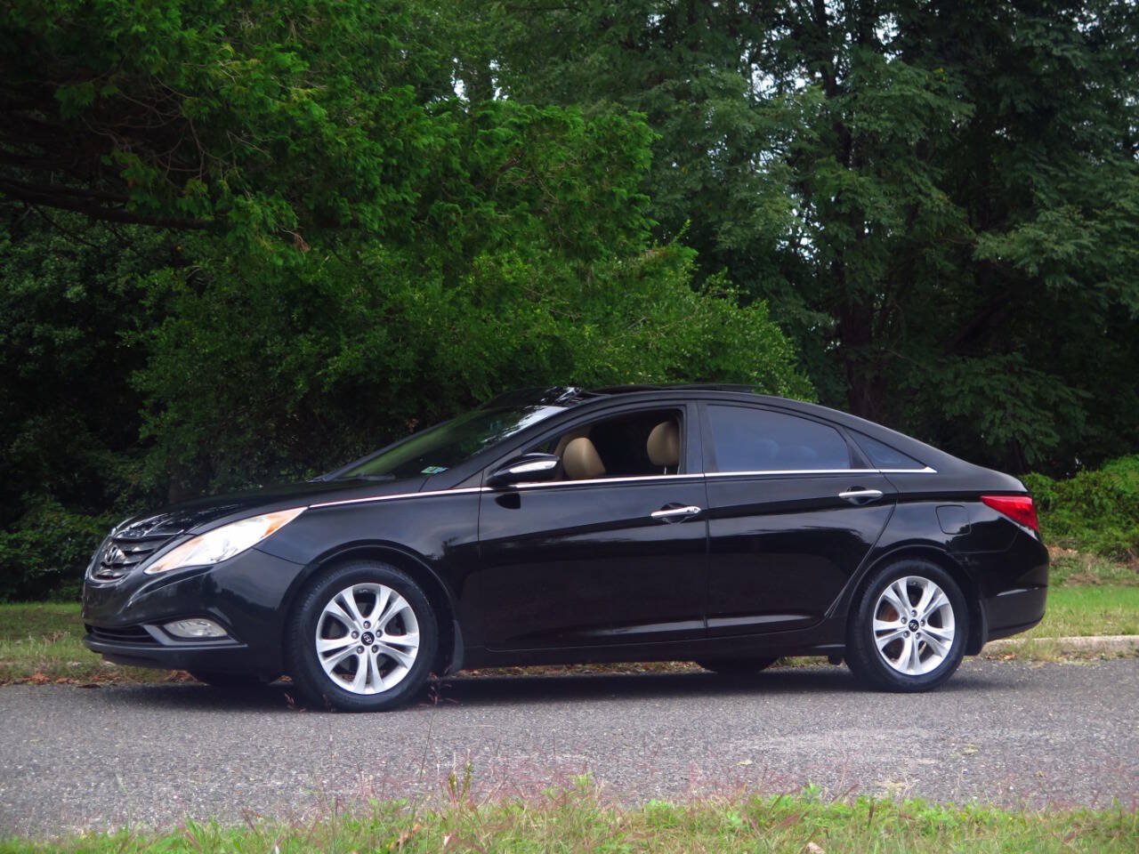 Used 2013 Hyundai Sonata Limited w/ Premium Pkg FWD image 1