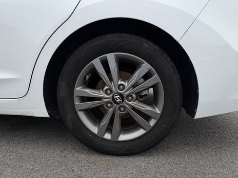 Used 2018 Hyundai Elantra SEL FWD image 29
