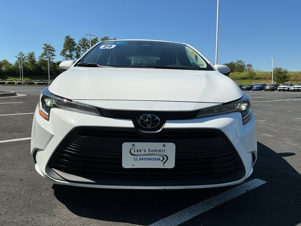 Used 2025 Toyota Corolla LE FWD image 17