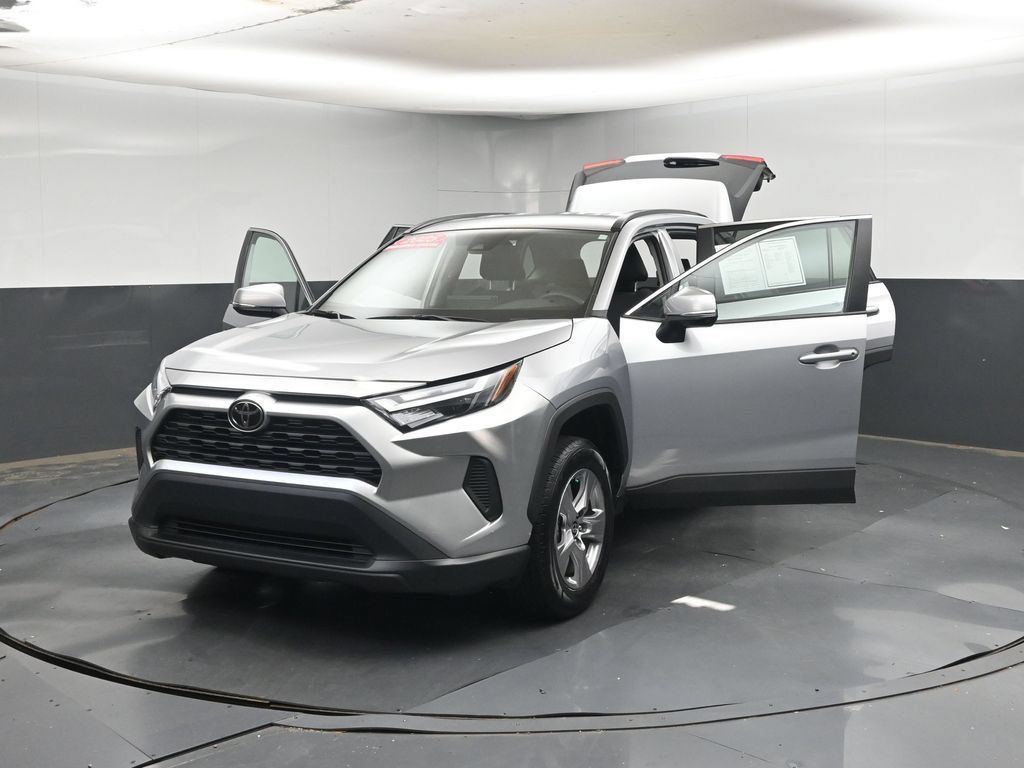 Used 2025 Toyota RAV4 XLE FWD image 47