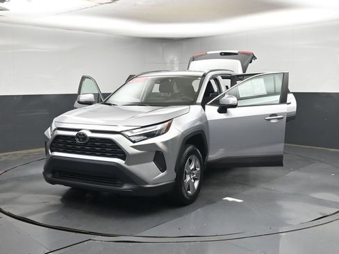 Used 2025 Toyota RAV4 XLE FWD image 47