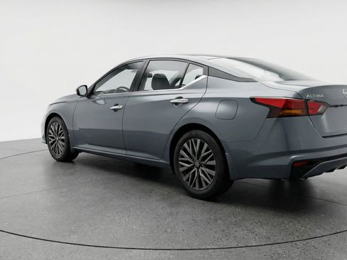Used 2025 Nissan Altima 2.5 SV image 6