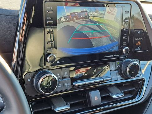 Used 2022 Toyota Highlander XLE image 21