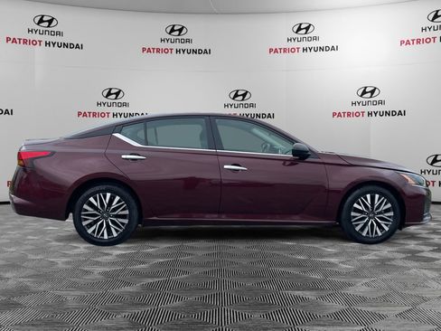 Used 2024 Nissan Altima 2.5 SV FWD image 8
