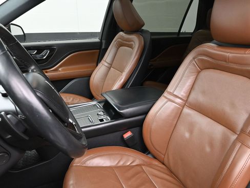 Used 2021 Lincoln Aviator Grand Touring w/ Elements Package Plus image 11