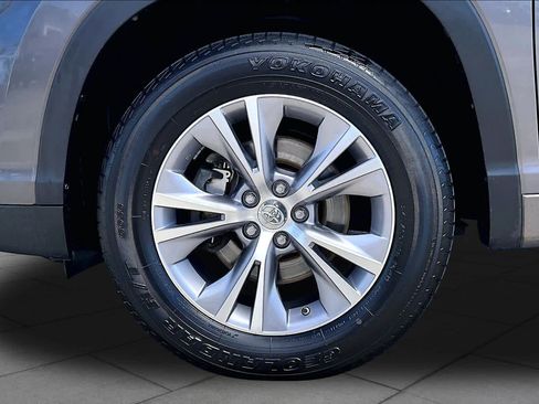 Used 2015 Toyota Highlander Plus FWD image 10