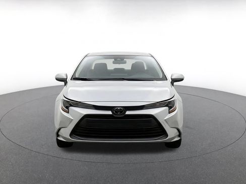 Used 2025 Toyota Corolla LE FWD image 2