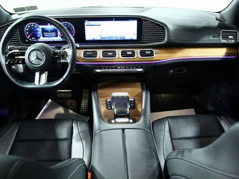 Used 2025 Mercedes-Benz GLS 450 4MATIC image 4
