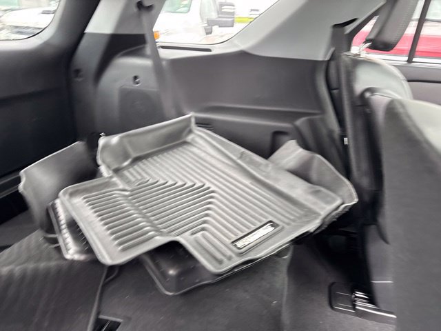 Used 2022 Ford Explorer Limited w/ Equipment Group 301A RWD image 16