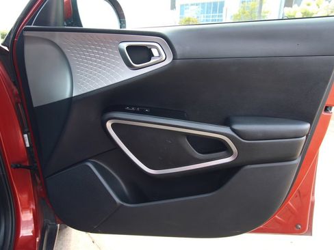 Used 2024 Kia Soul LX w/ Option Group 015 FWD image 32