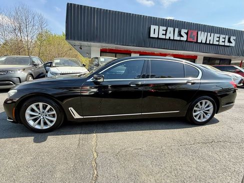 Used 2017 BMW 740i image 11