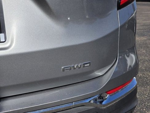 Used 2024 GMC Terrain SLT image 12