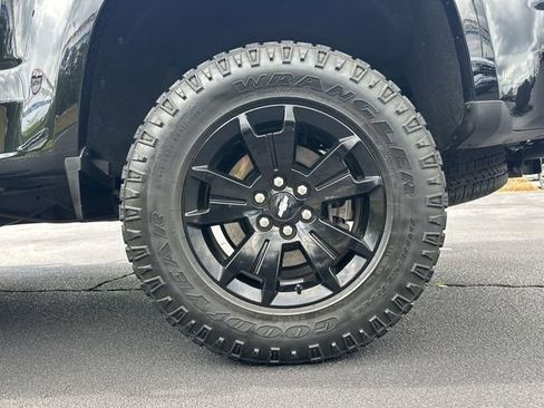 Certified 2022 Chevrolet Colorado Z71 w/ Z71 Midnight Edition AWD/4WD image 29