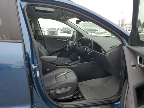 Used 2023 Kia Niro SX Touring image 43
