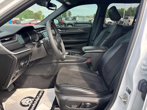 Used 2023 Jeep Grand Cherokee Altitude AWD/4WD image 12