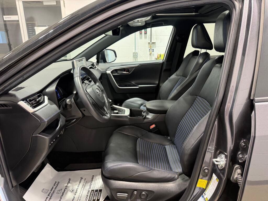 Certified 2022 Toyota RAV4 XSE w/ XSE Grade Weather Package AWD/4WD image 21